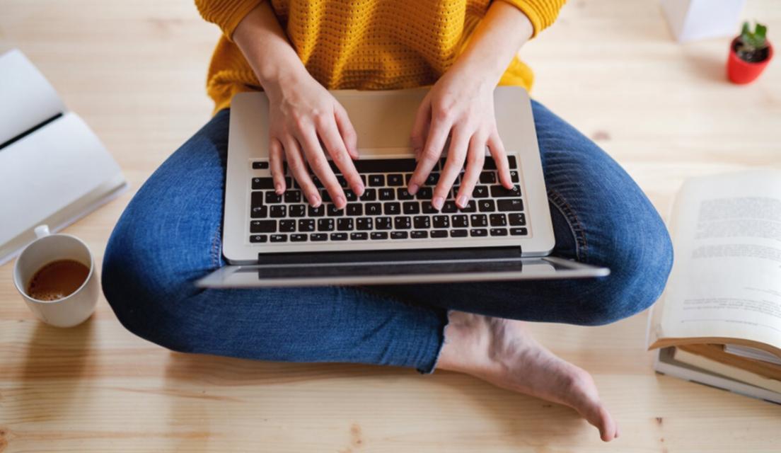 Profesionales trabajando en estrategias de diversificación empresarial