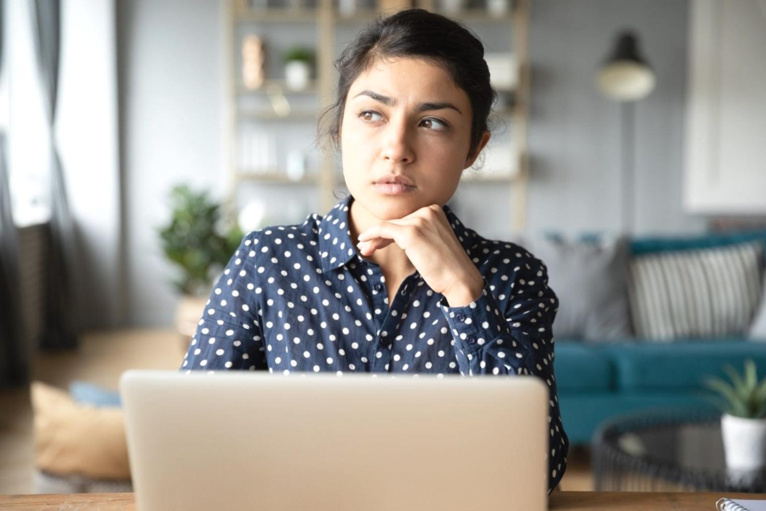 Profesional analizando estrategias de diversificación empresarial en Argentina